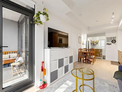 Photo 6 at 612 - 840 St Clair Avenue W, Oakwood Village, Toronto