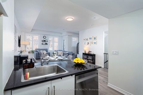 Photo 8 at 19 - 10 Carnation Avenue, Long Branch, Toronto