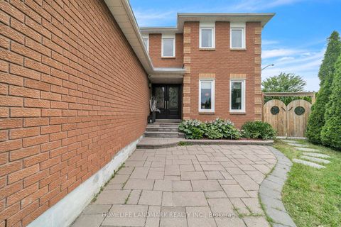 Photo 2 at 36 Coldstream Crescent, Devonsleigh, Richmond Hill