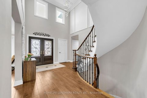 Photo 5 at 36 Coldstream Crescent, Devonsleigh, Richmond Hill
