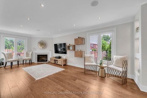 Photo 11 at 36 Coldstream Crescent, Devonsleigh, Richmond Hill