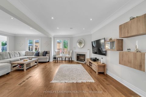 Photo 12 at 36 Coldstream Crescent, Devonsleigh, Richmond Hill