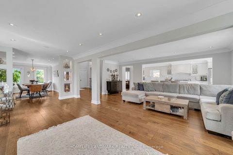 Photo 13 at 36 Coldstream Crescent, Devonsleigh, Richmond Hill