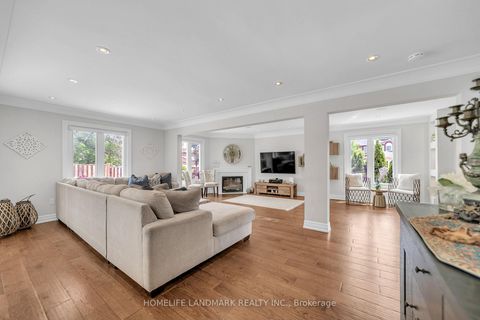 Photo 14 at 36 Coldstream Crescent, Devonsleigh, Richmond Hill