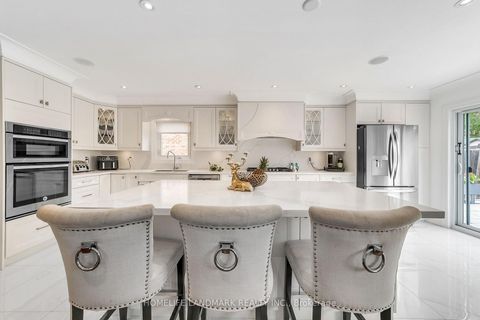 Photo 15 at 36 Coldstream Crescent, Devonsleigh, Richmond Hill