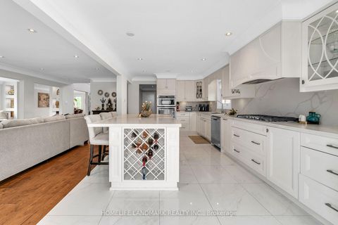 Photo 17 at 36 Coldstream Crescent, Devonsleigh, Richmond Hill