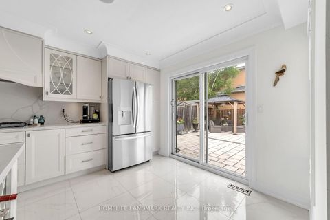 Photo 20 at 36 Coldstream Crescent, Devonsleigh, Richmond Hill