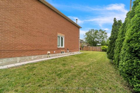 Photo 35 at 36 Coldstream Crescent, Devonsleigh, Richmond Hill
