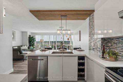 Photo 10 at 906 - 18 Lee Centre Drive, Woburn, Toronto