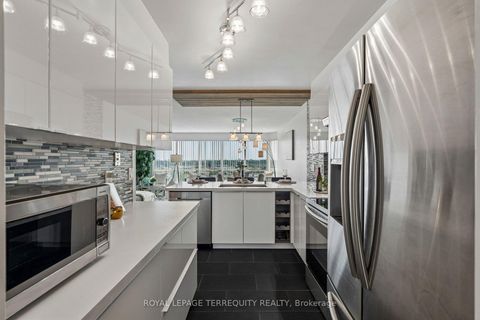 Photo 11 at 906 - 18 Lee Centre Drive, Woburn, Toronto