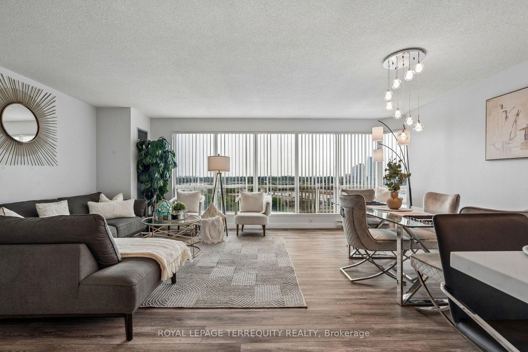 906 - 18 Lee Centre Drive, Woburn, Toronto photo number 2