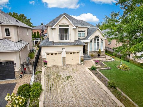 Photo 3 at 22 Queensborough Court, Oak Ridges Lake Wilcox, Richmond Hill