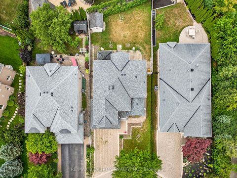 Photo 4 at 22 Queensborough Court, Oak Ridges Lake Wilcox, Richmond Hill