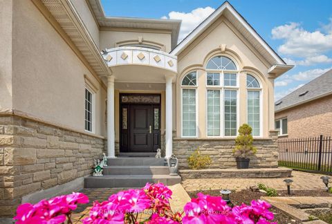 Photo 6 at 22 Queensborough Court, Oak Ridges Lake Wilcox, Richmond Hill