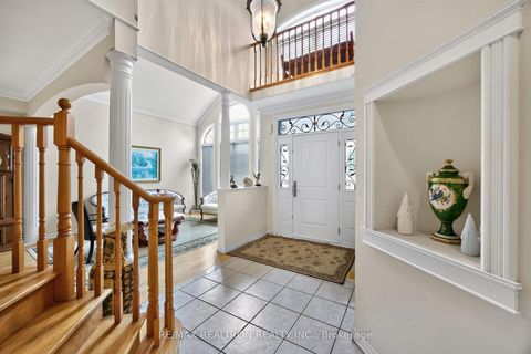 Photo 7 at 22 Queensborough Court, Oak Ridges Lake Wilcox, Richmond Hill