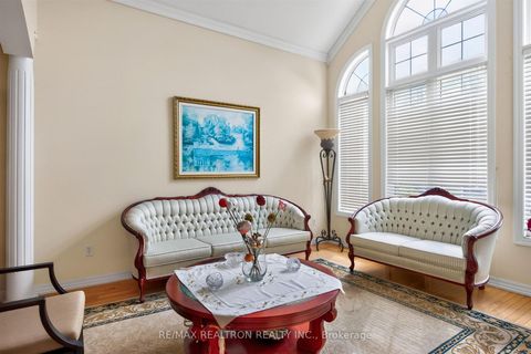 Photo 11 at 22 Queensborough Court, Oak Ridges Lake Wilcox, Richmond Hill