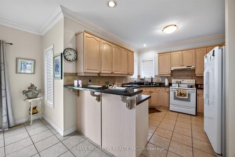 Photo 17 at 22 Queensborough Court, Oak Ridges Lake Wilcox, Richmond Hill