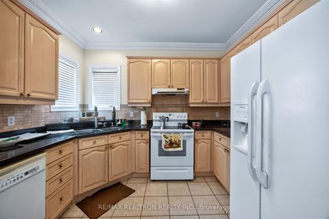 Photo 18 at 22 Queensborough Court, Oak Ridges Lake Wilcox, Richmond Hill