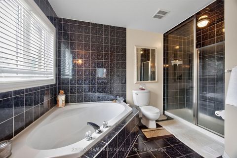 Photo 32 at 22 Queensborough Court, Oak Ridges Lake Wilcox, Richmond Hill