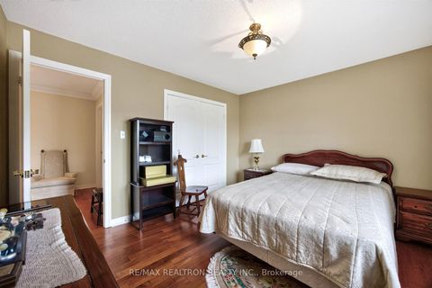 Photo 33 at 22 Queensborough Court, Oak Ridges Lake Wilcox, Richmond Hill