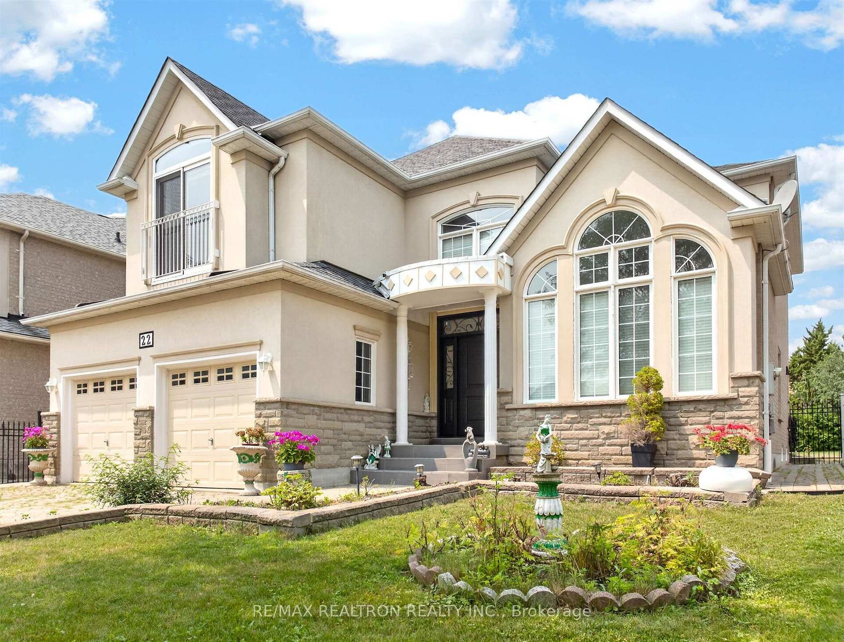 22 Queensborough Court, Oak Ridges Lake Wilcox, Richmond Hill photo number 2