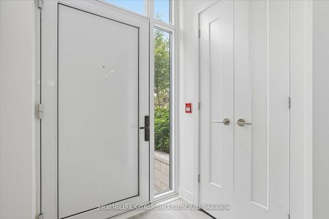 Photo 2 at 206 - 30 Inn On The Park Drive, Don Mills, Toronto