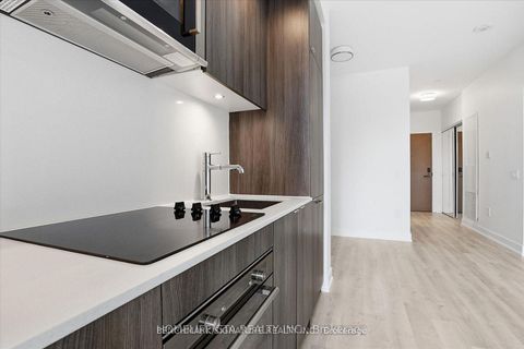Photo 3 at 206 - 30 Inn On The Park Drive, Don Mills, Toronto