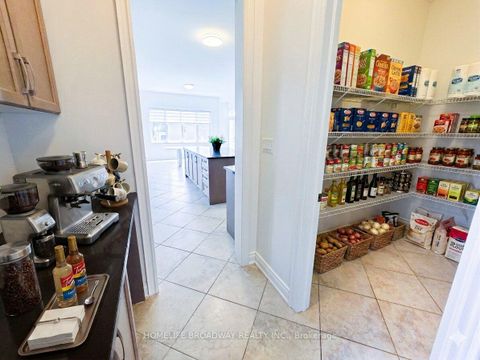 Photo 11 at 525 Elgin Mills Road W, Westbrook, Richmond Hill