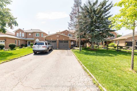 Photo 1 at 2 Hook Court, West Bayfield, Barrie