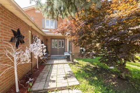 Photo 2 at 2 Hook Court, West Bayfield, Barrie