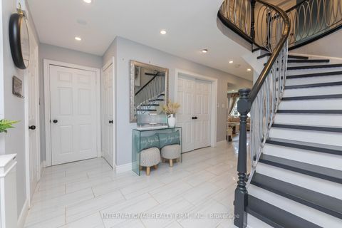 Photo 4 at 2 Hook Court, West Bayfield, Barrie