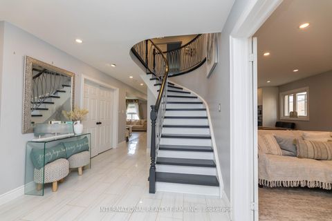 Photo 9 at 2 Hook Court, West Bayfield, Barrie
