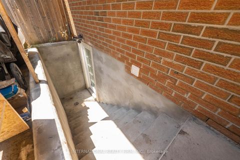 Photo 36 at 2 Hook Court, West Bayfield, Barrie