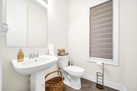 Photo 5 at 52 Chandos Gate, Kleinburg, Vaughan