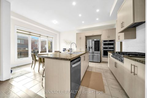 Photo 13 at 52 Chandos Gate, Kleinburg, Vaughan