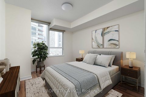 Photo 4 at 803 - 25 Lower Simcoe Street, Waterfront Communities C1, Toronto