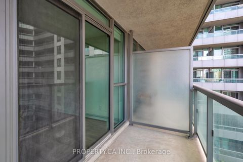 Photo 9 at 803 - 25 Lower Simcoe Street, Waterfront Communities C1, Toronto
