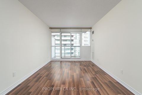 Photo 17 at 803 - 25 Lower Simcoe Street, Waterfront Communities C1, Toronto