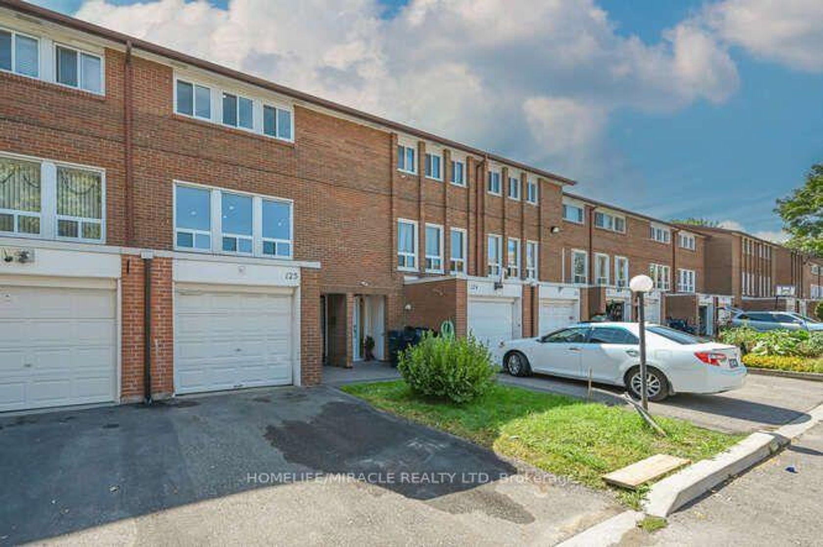 125 - 6466 Finch Avenue W, Jamestown, Toronto photo number 2
