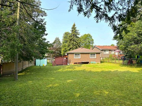 Photo 2 at 15 Resolution Crescent, Hillcrest Village, Toronto
