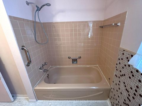 Photo 14 at 15 Resolution Crescent, Hillcrest Village, Toronto