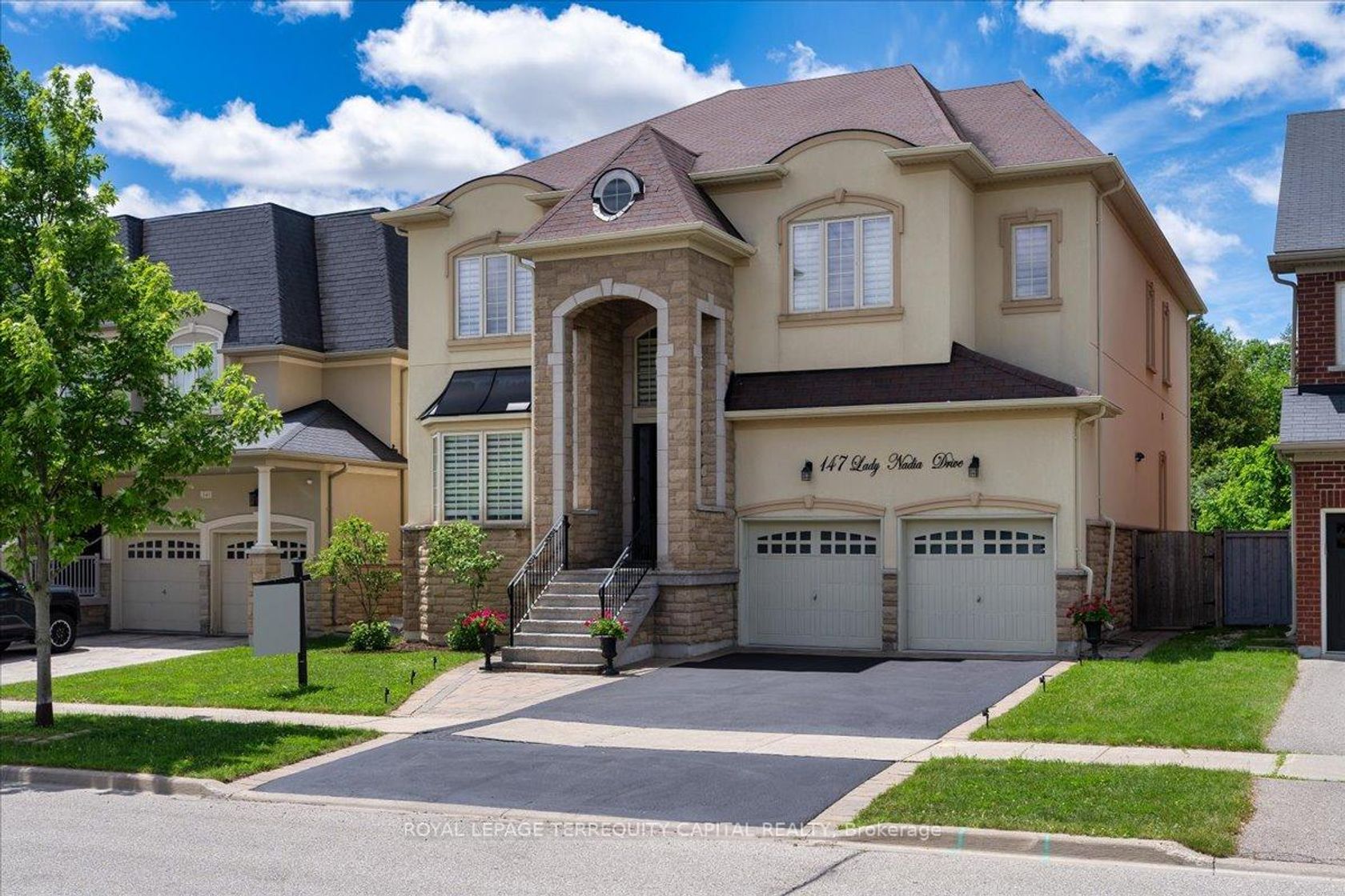 147 Lady Nadia Drive, Maple, Vaughan photo number 2