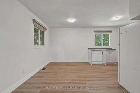 Photo 6 at 29 Campion Court, Keswick South, Georgina