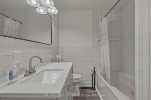 Photo 11 at 29 Campion Court, Keswick South, Georgina