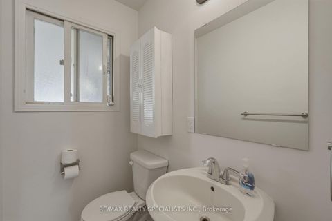 Photo 15 at 29 Campion Court, Keswick South, Georgina