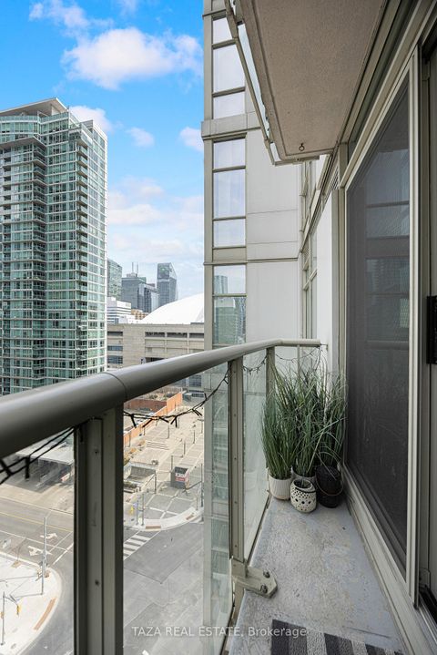 Photo 17 at 1705 - 10 Navy Wharf Court, Waterfront Communities C1, Toronto