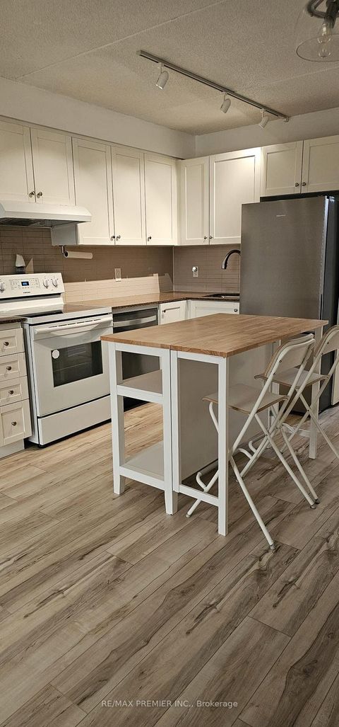 Photo 2 at 307 - 2737 Keele Street, CFB, Toronto
