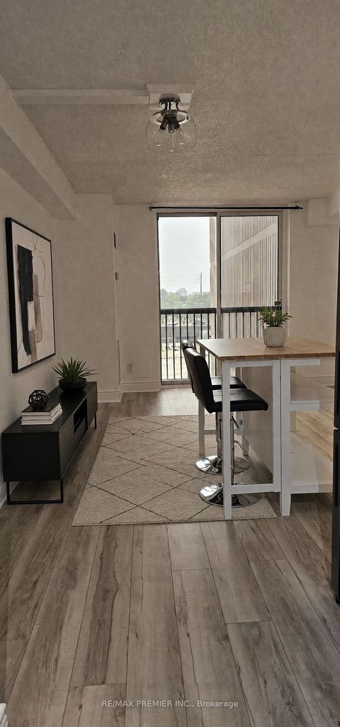 Photo 4 at 307 - 2737 Keele Street, CFB, Toronto