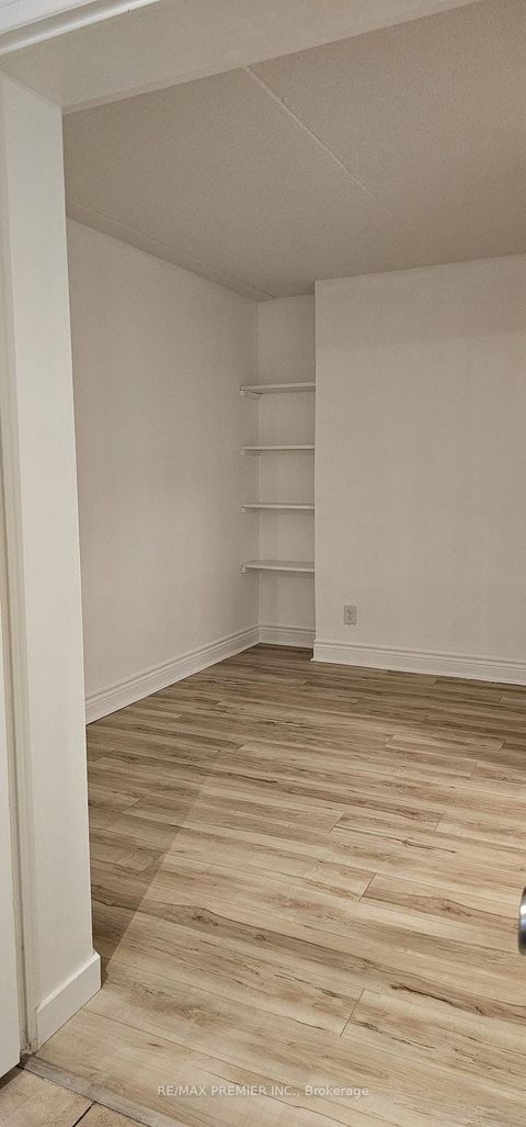 Photo 6 at 307 - 2737 Keele Street, CFB, Toronto