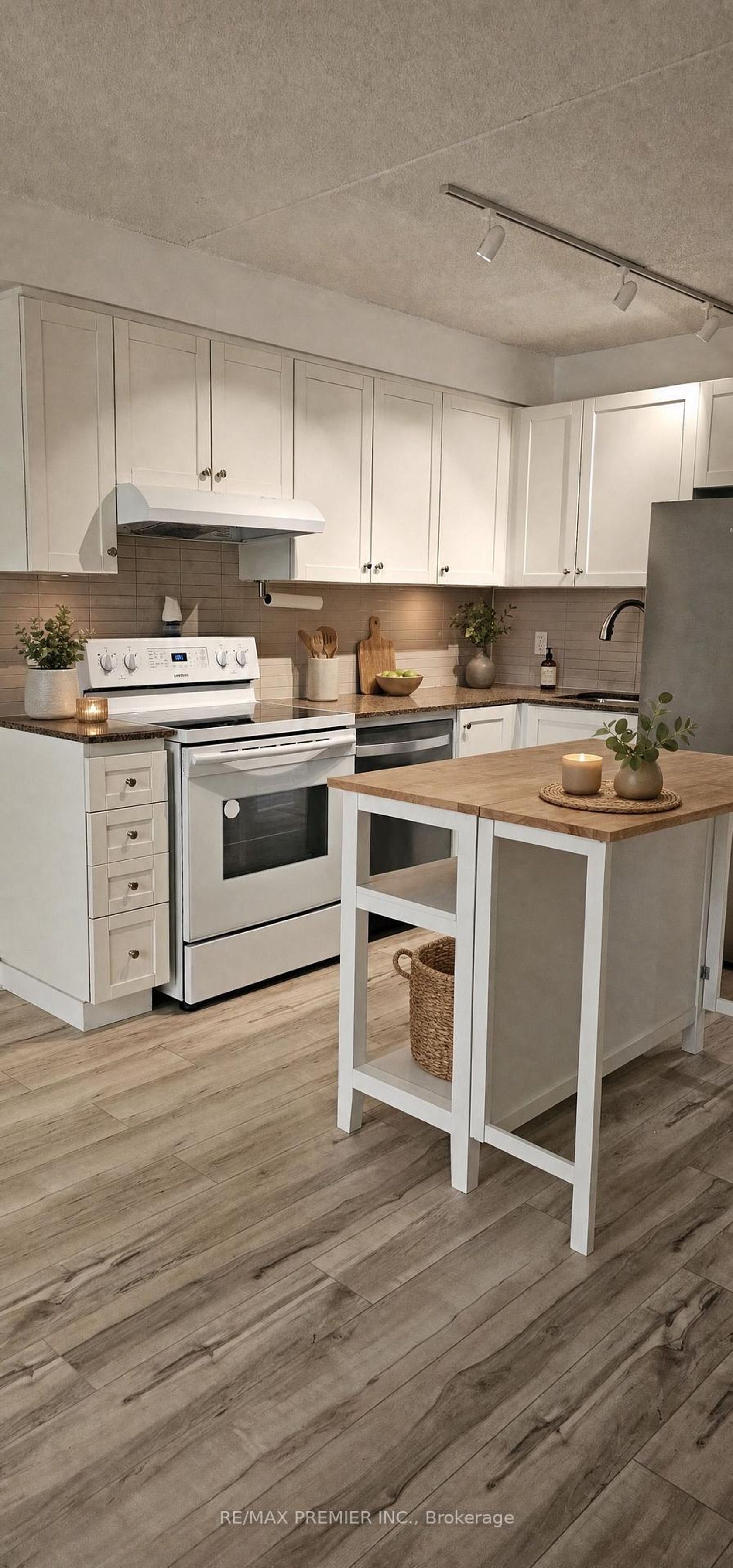 307 - 2737 Keele Street, CFB, Toronto photo 3